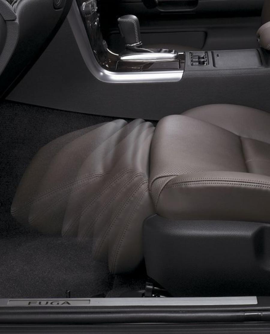  Nissan Fuga 2011 года  (фото 9 из 21)